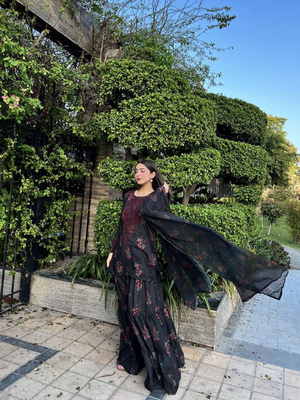 BLACK BEAUTY GHARARA Suit